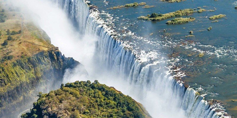 Victoria Falls, Zimbabwe/Zambia: The Majestic Wonder of Africa